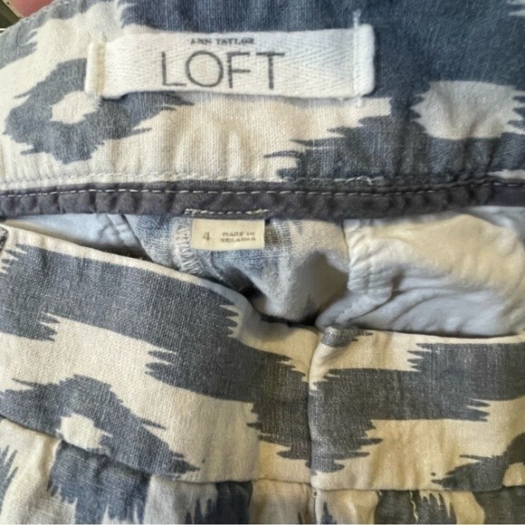 LOFT Blue White Ikat Print Shorts Women’s Size 4 Cotton Blend Flat Front Casual - Picture 7 of 7